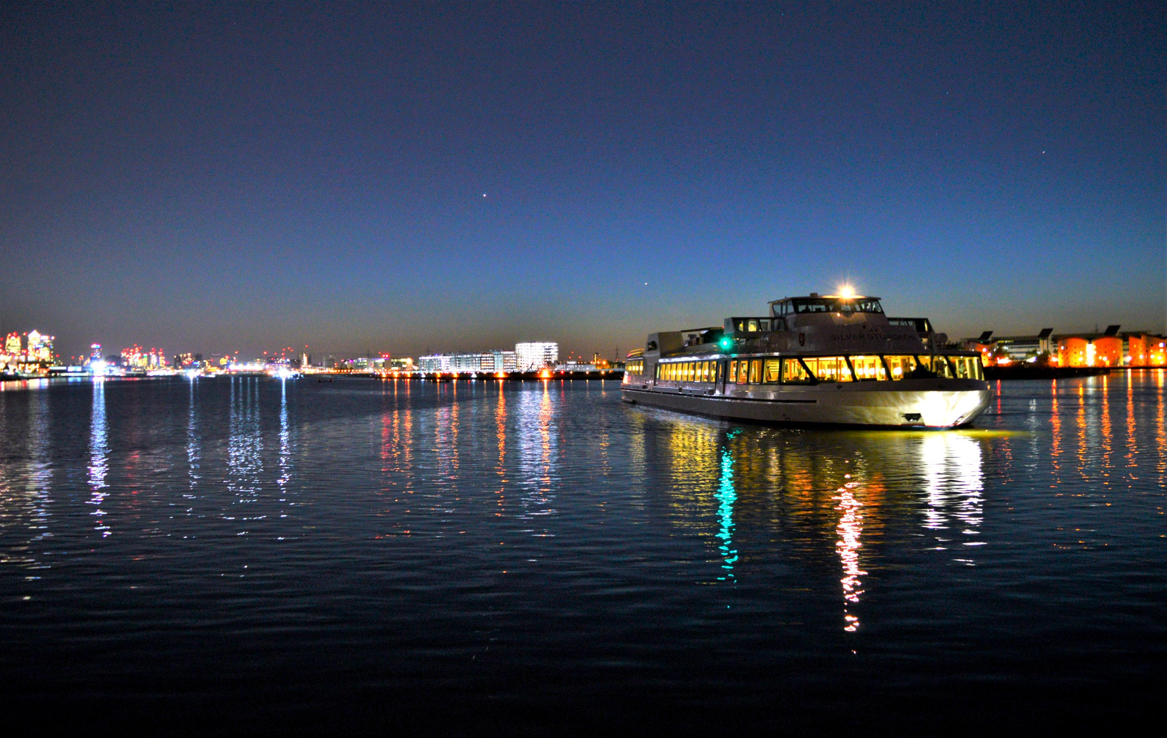 A river yacht from Bascule Bridge