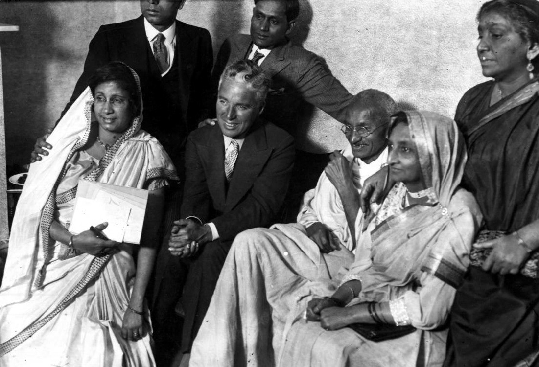 A vintage photo showing the meeting of Chaplin and Gandhi
